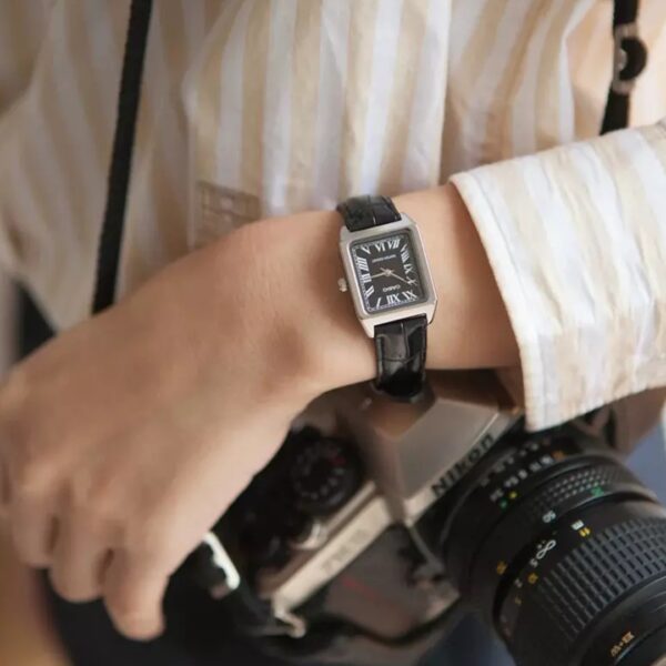 Reloj Casio Dama Con Fondo Negro - Imagen 4