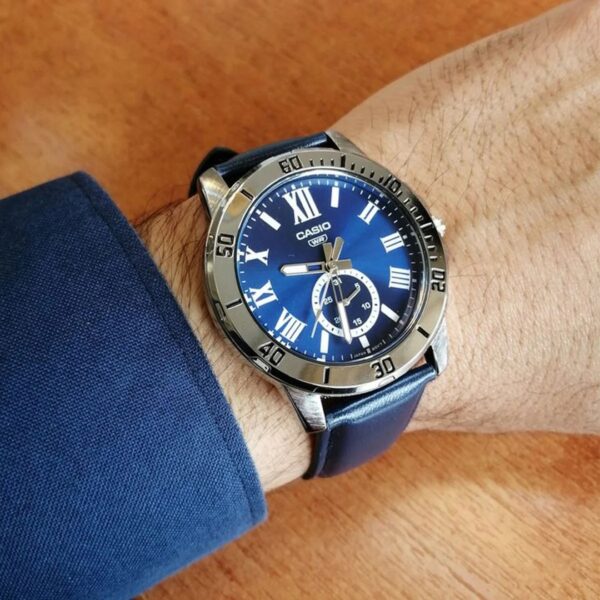 Reloj Casio Caballero Con Fondo Azul - Imagen 3